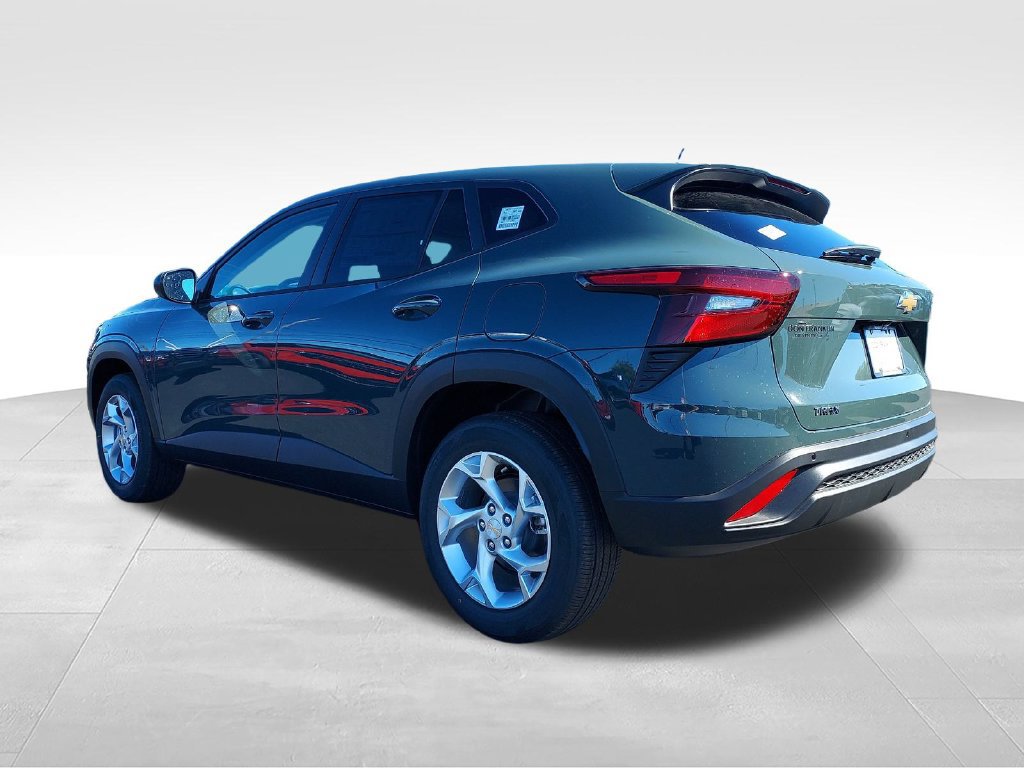 New 2026 Chevrolet Trax LS w/ LS Convenience Package FWD image 3