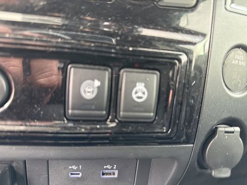 Used 2024 Nissan Titan PRO-4X w/ Pro-4x Convenience Package image 17