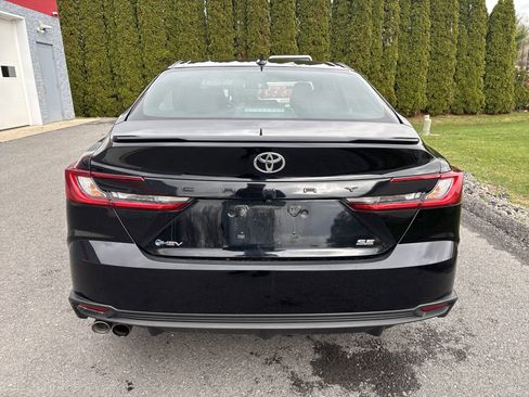 Used 2025 Toyota Camry SE image 4