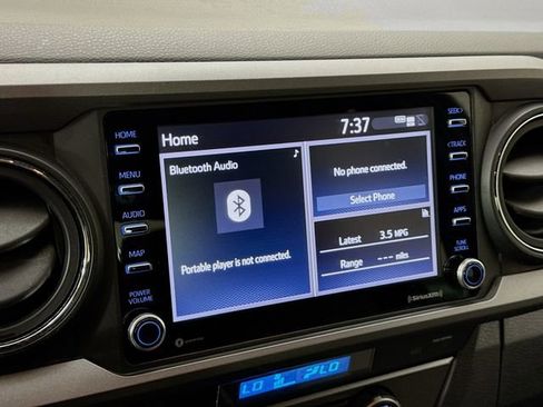 Used 2022 Toyota Tacoma TRD Sport image 14