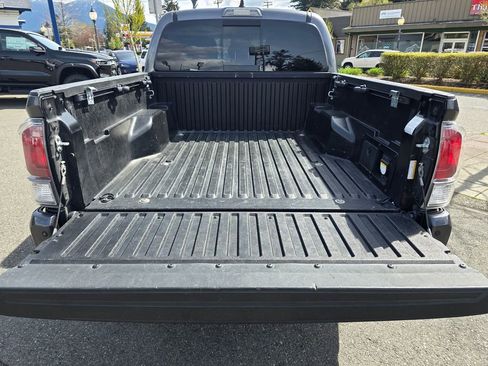 Used 2021 Toyota Tacoma TRD Off-Road w/ Technology Package image 14