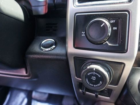 Used 2016 Ford F150 Platinum w/ Technology Package RWD image 32
