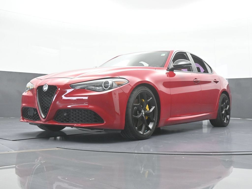 Used 2020 Alfa Romeo Giulia w/ Nero Edizione RWD image 51