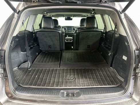 Used 2017 Toyota Highlander Limited AWD/4WD image 25