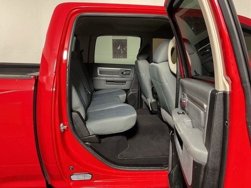 Used 2019 RAM 1500 Classic SLT AWD/4WD image 32