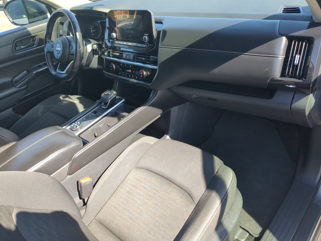 Used 2024 Nissan Pathfinder SV AWD/4WD image 11
