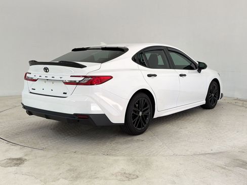 Used 2025 Toyota Camry SE FWD image 9