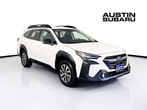 Used 2025 Subaru Outback Premium image 1