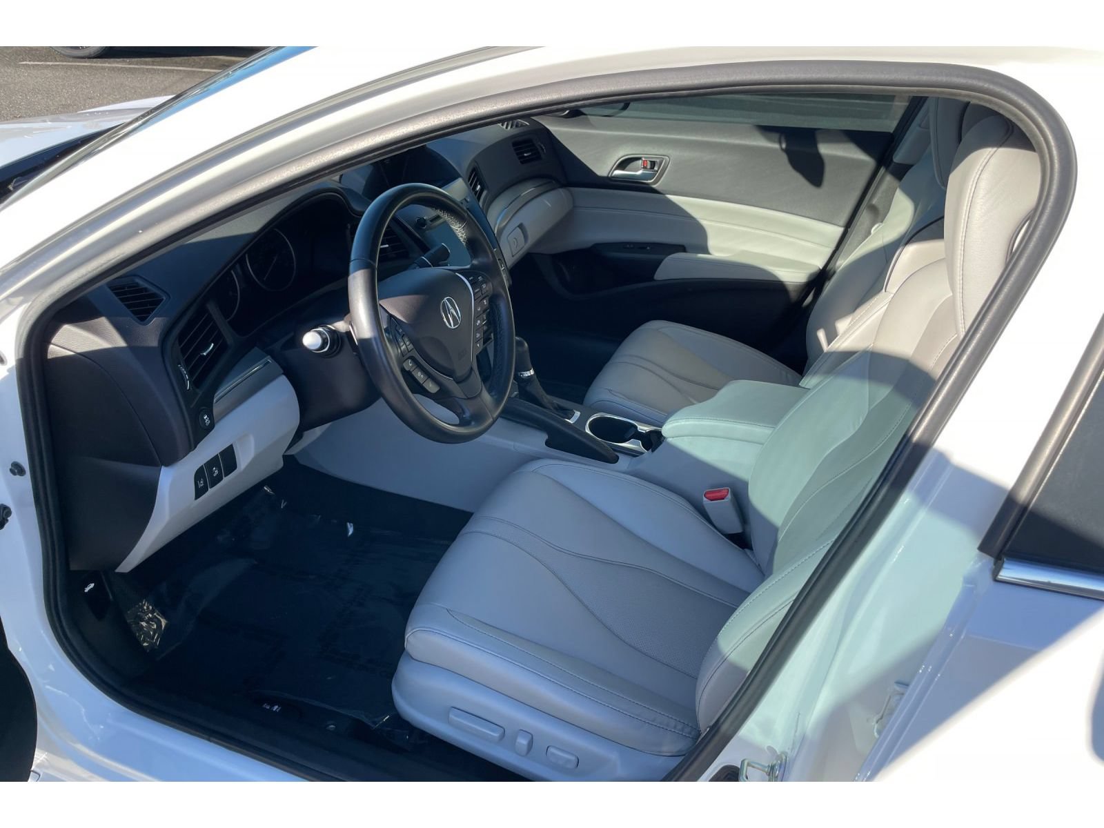 Used 2020 Acura ILX w/ Technology Package FWD image 9