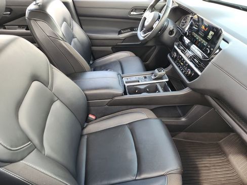 Certified 2024 Nissan Pathfinder SL FWD image 10
