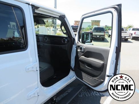 Used 2022 Jeep Wrangler Unlimited Rubicon w/ Xtreme Recon 35" Tire Package AWD/4WD image 48