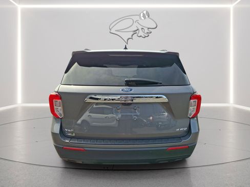 Used 2023 Ford Explorer XLT image 4