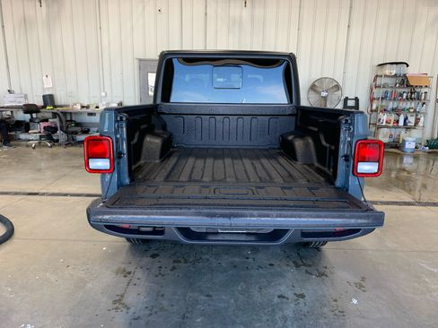 New 2025 Jeep Gladiator Sport image 21