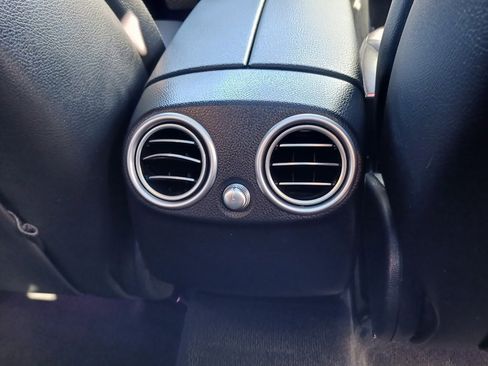 Used 2021 Mercedes-Benz GLC 300 4MATIC image 17