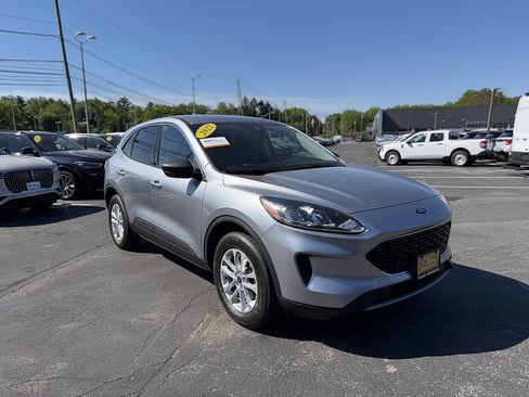 Certified 2022 Ford Escape SE w/ Cold Weather Package AWD/4WD image 9