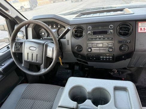 Used 2014 Ford F550 4x4 Regular Cab Super Duty image 8