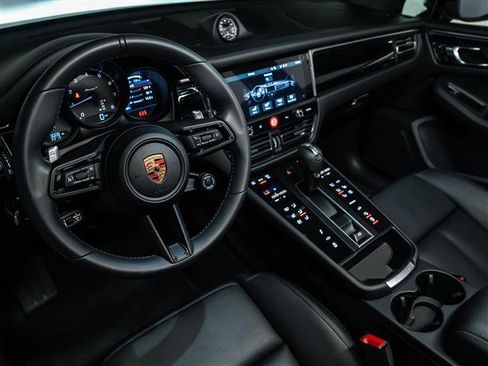 Used 2025 Porsche Macan Turbo image 4