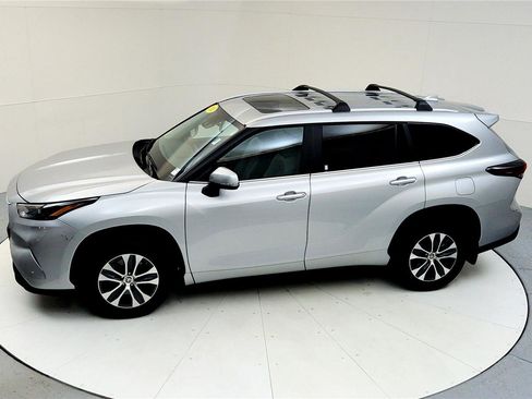 Certified 2024 Toyota Highlander XLE image 15