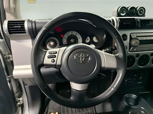 Used 2008 Toyota FJ Cruiser 2WD w/ Upgrade Pkg 2 image 15