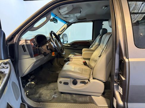Used 2006 Ford F350 Lariat AWD/4WD image 11