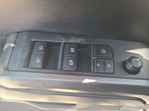 Used 2020 Toyota Tacoma TRD Sport AWD/4WD image 16