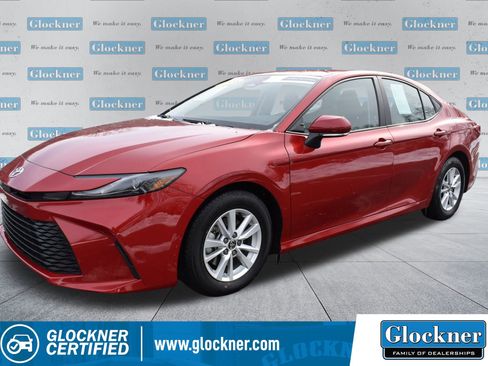 Used 2025 Toyota Camry LE image 1