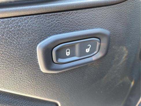 Used 2022 Jeep Gladiator Sport image 14