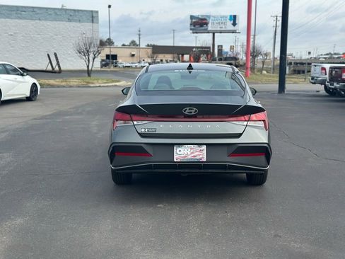 New 2026 Hyundai Elantra SE image 6