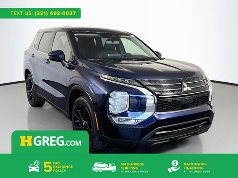 Used 2023 Mitsubishi Outlander SE FWD image 1