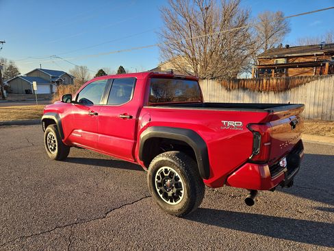 Used 2025 Toyota Tacoma TRD Off-Road image 4