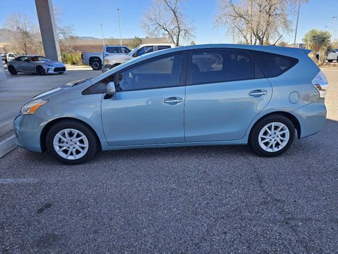 Used 2014 Toyota Prius V Three image 2