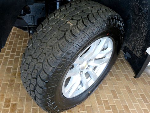 Used 2019 Chevrolet Silverado 1500 LT w/ Z71 Off-Road Package image 11