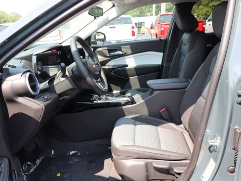 New 2026 Chevrolet Trax LT w/ LT Convenience Package FWD image 7