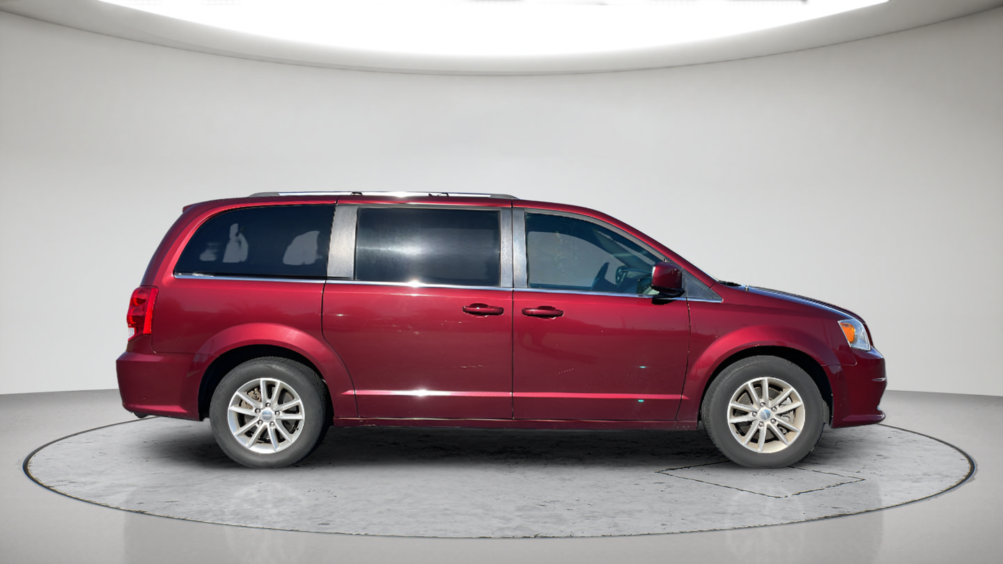 Used 2018 Dodge Grand Caravan SXT FWD image 4
