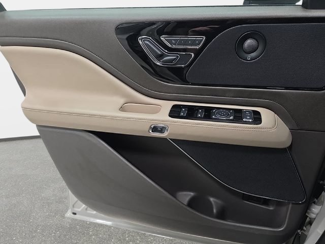 Certified 2023 Lincoln Aviator Reserve w/ Elements Package Plus AWD/4WD image 23