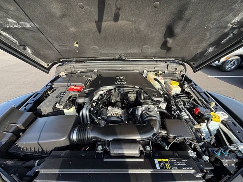 Used 2018 Jeep Wrangler Unlimited Rubicon AWD/4WD image 32