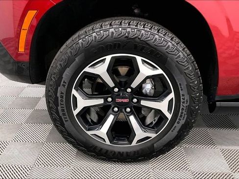 Used 2025 GMC Yukon AT4 w/ AT4 Premium Package AWD/4WD image 10