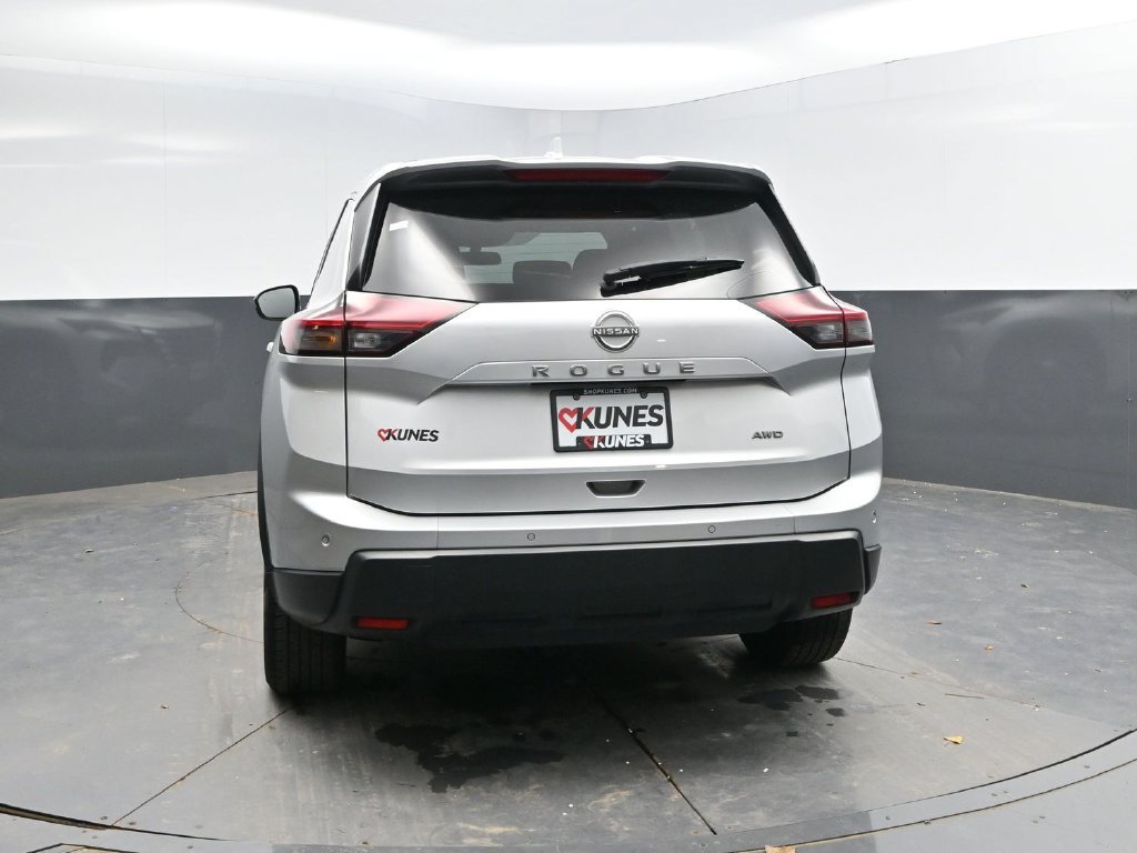 Used 2025 Nissan Rogue SV AWD/4WD image 6