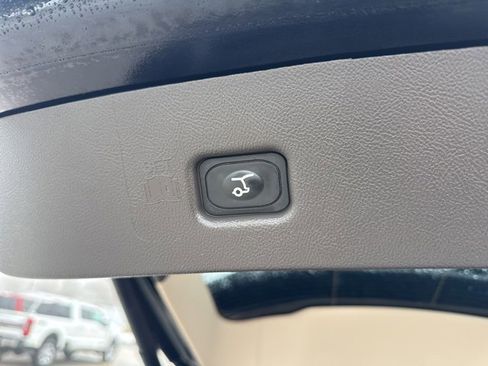 Used 2022 Lincoln Nautilus Reserve image 12