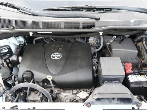 Used 2017 Toyota Sienna LE image 22