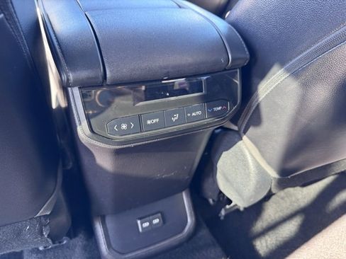 Used 2022 Toyota Highlander XLE image 19