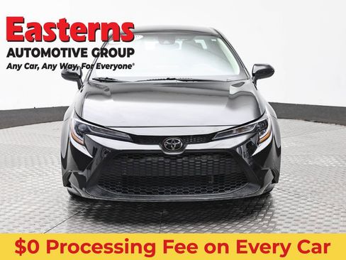 Used 2022 Toyota Corolla LE FWD image 2