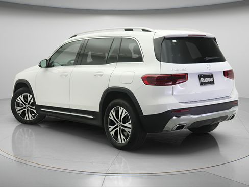 New 2026 Mercedes-Benz GLB 250 image 2