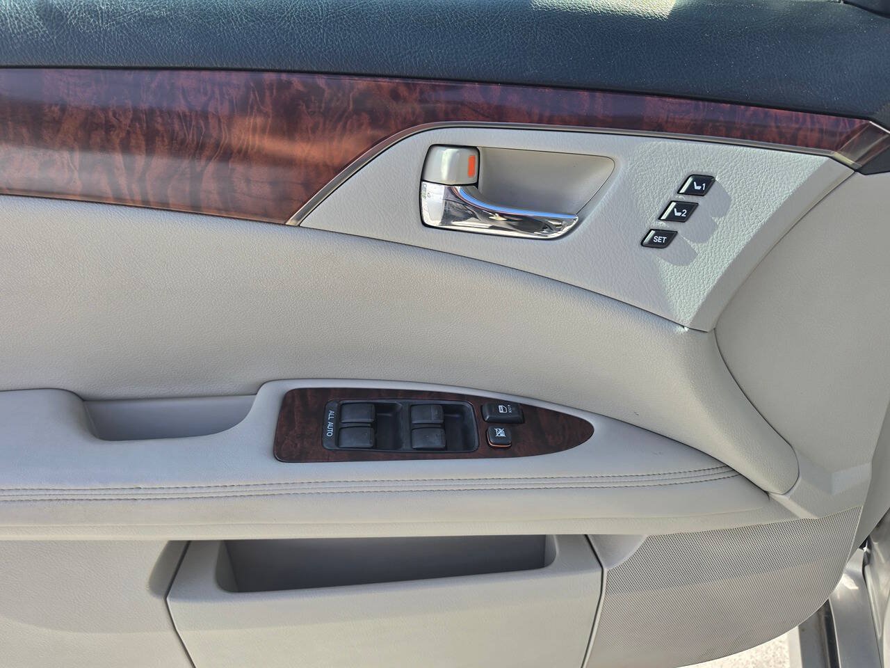 Used 2011 Toyota Avalon Limited FWD image 18
