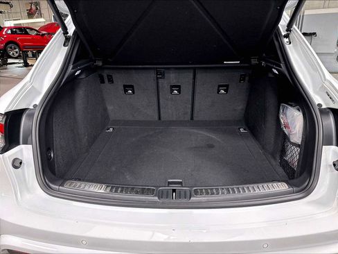 Used 2025 Porsche Macan AWD/4WD image 37