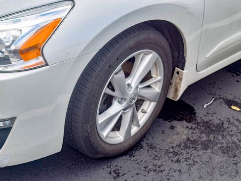 Used 2013 Nissan Altima 2.5 SL w/ 2.5 Moonroof Pkg FWD image 23