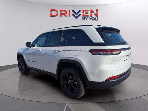 New 2025 Jeep Grand Cherokee Altitude image 5