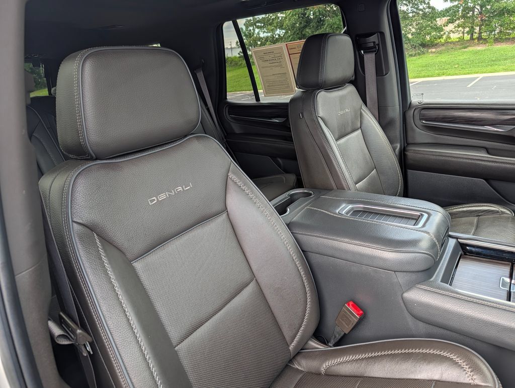 Used 2021 GMC Yukon Denali w/ Denali Premium Package AWD/4WD image 12