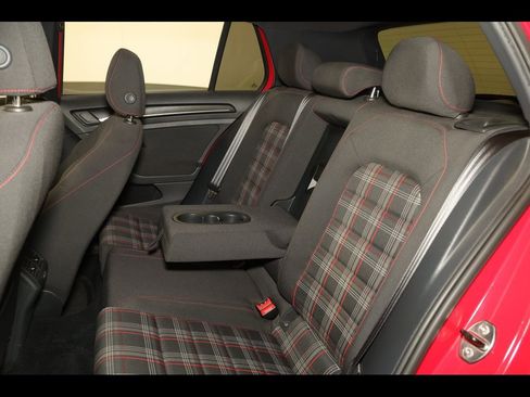 Used 2017 Volkswagen GTI Sport image 17