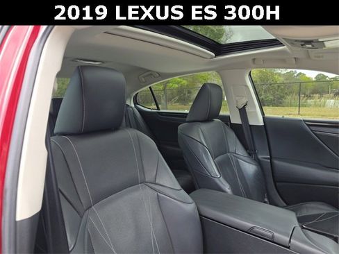 Used 2019 Lexus ES 300h w/ Accessory Package 2 image 11